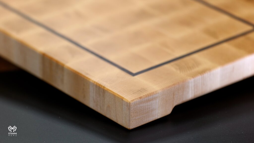 Konfigurierbares Stirnholz-Schneidebrett – Ahorn mit Walnuss-Inlay