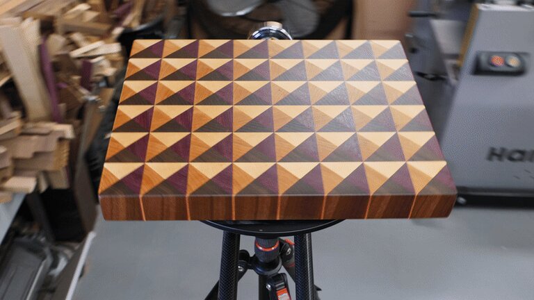 Exklusives Stirnholz-Schneidebrett – Pyramidenmuster