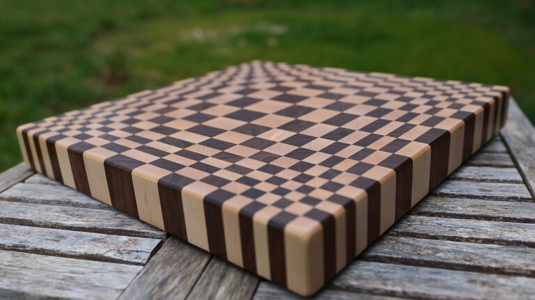 Exklusives Stirnholz-Schneidebrett – 3D-Illusion
