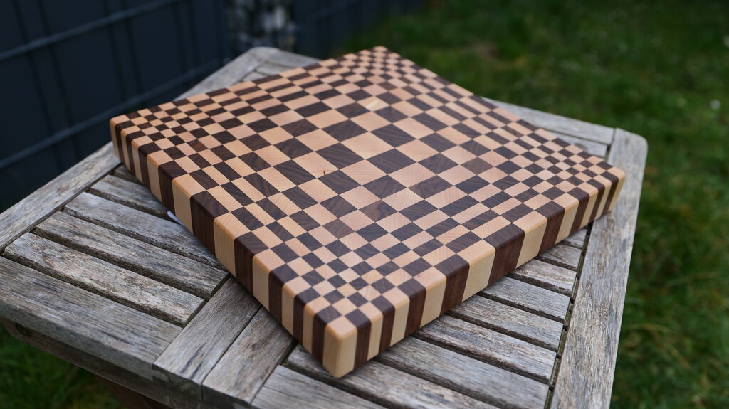 Exklusives Stirnholz-Schneidebrett – 3D-Illusion