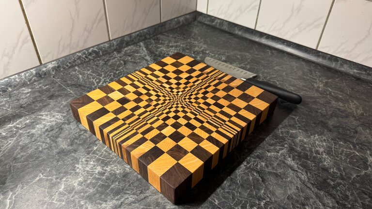 Exklusives Stirnholz-Schneidebrett – Optische Illusion