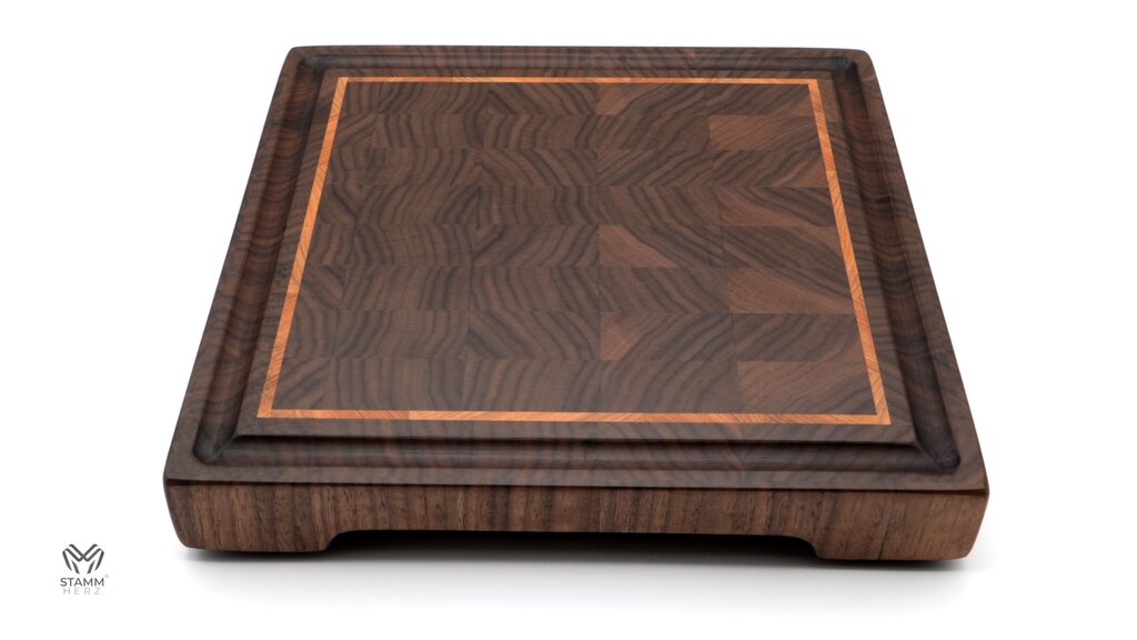 Konfigurierbares Stirnholz-Schneidebrett – Walnuss mit hellem Inlay