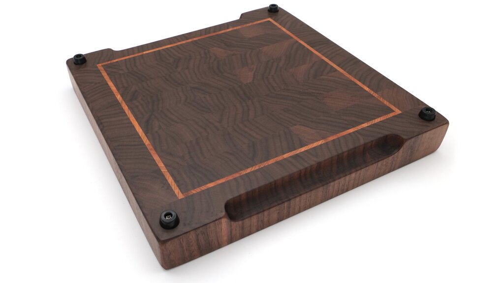 Konfigurierbares Stirnholz-Schneidebrett – Walnuss mit hellem Inlay
