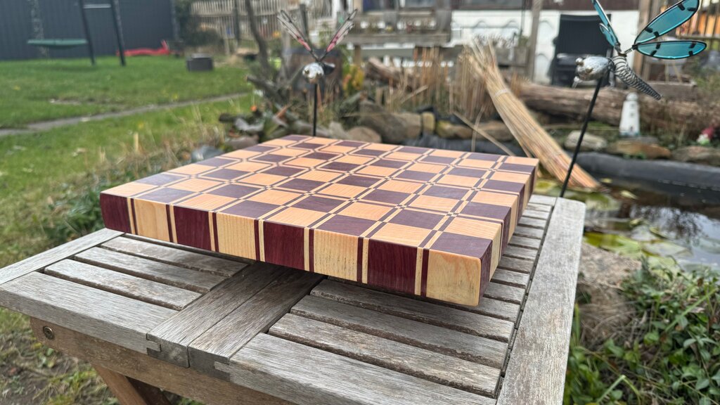 Exklusives Stirnholz-Schneidebrett – Purpleheart-Karomuster