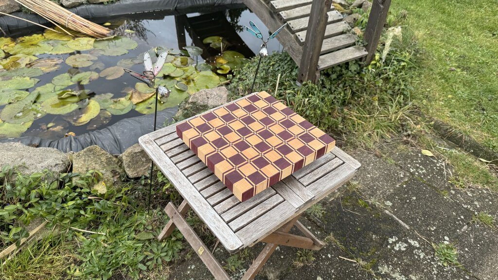 Exklusives Stirnholz-Schneidebrett – Purpleheart-Karomuster