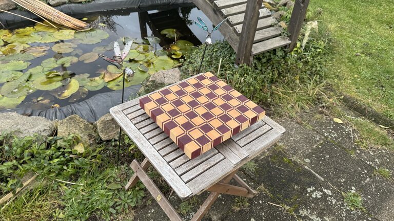 Exklusives Stirnholz-Schneidebrett – Purpleheart-Karomuster