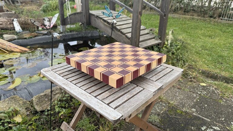 Exklusives Stirnholz-Schneidebrett – Purpleheart-Karomuster