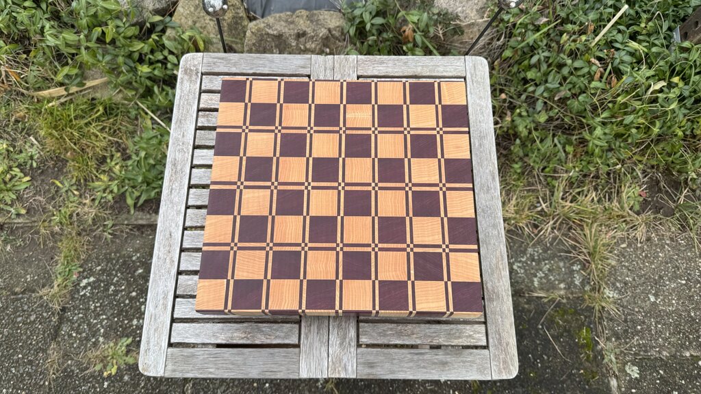 Exklusives Stirnholz-Schneidebrett – Purpleheart-Karomuster